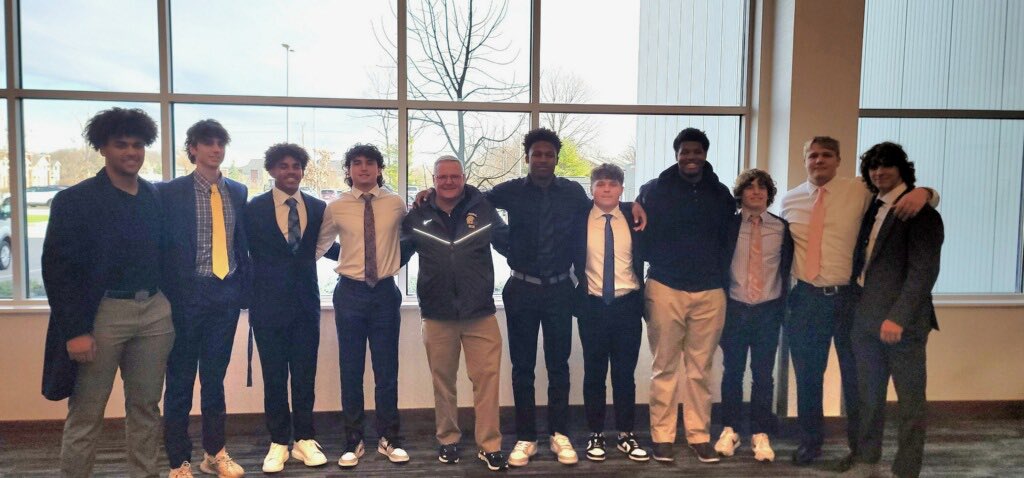 Congratulations to all the ☘️🏈 players that were recognized at the Kiwanis Club Luncheon today!