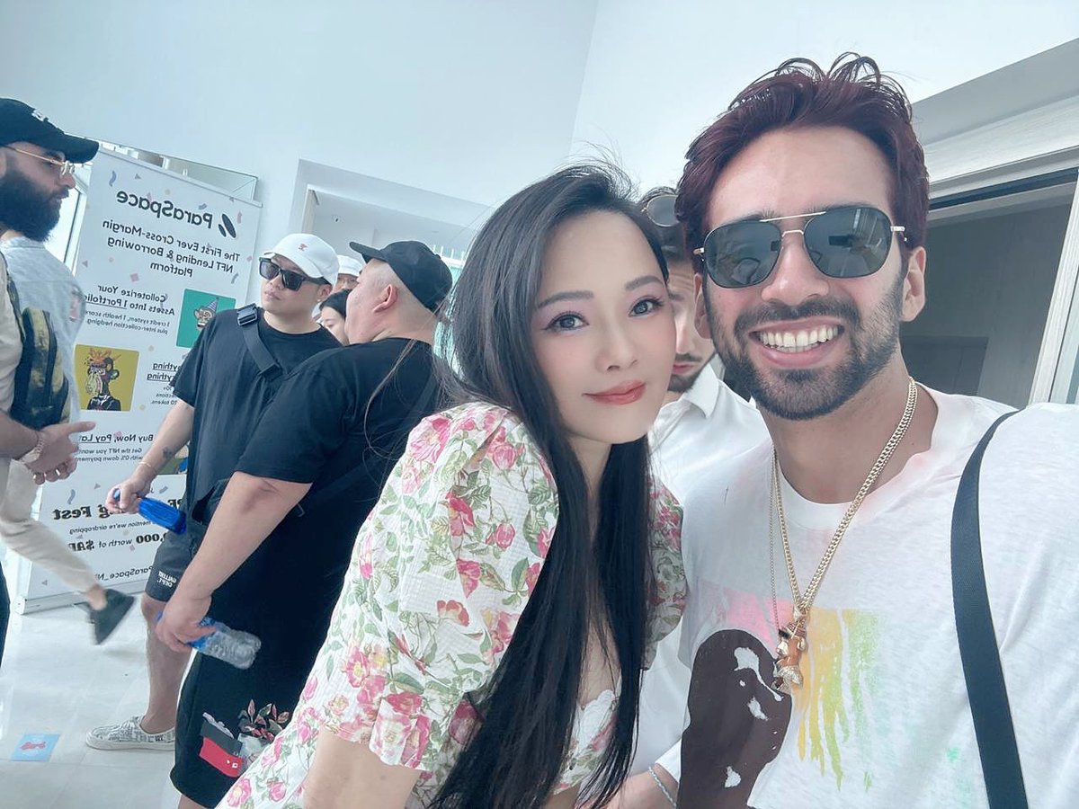 Amazing event for <a href="/BoredApeYC/">Bored Ape Yacht Club 🍌</a> fam today!!! I meet a lot of new ape fam Thanks dear <a href="/veratheape/">Vera 🍌💕🐒</a>
Soooooo much love 💕 
#ArtBaselMiami