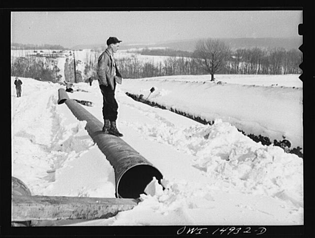 EnergyWeldfab's tweet photo. From the @librarycongress Collection: #tbt to 1943 of a pipeline being built to carry #oil from Pennsylvania to Texas https://t.co/4VcwIyrwYx