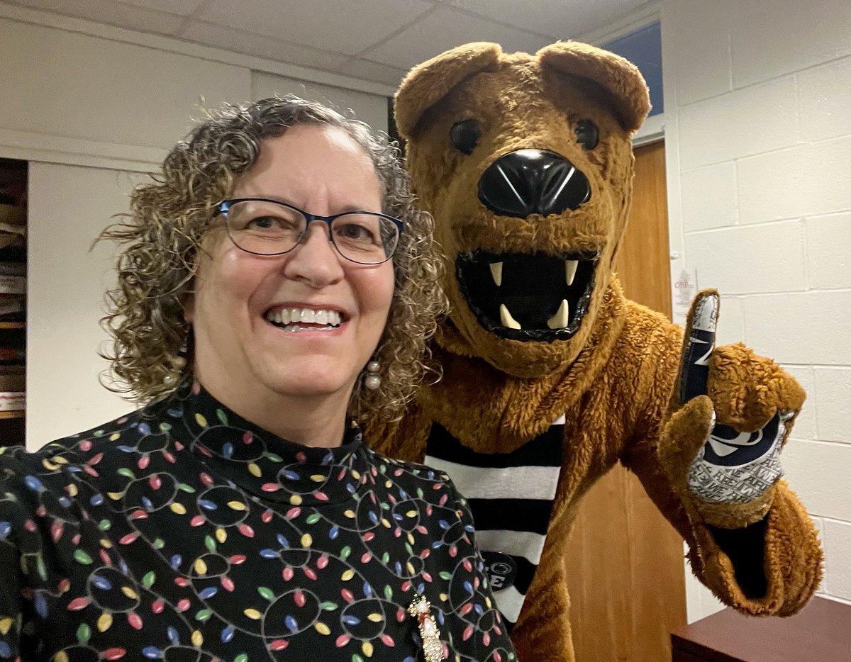 amountz's tweet image. Even though I wasn't on the field this fall, I still managed to get my selfie with the @NittanyLion. Thanks for joining us in the @PSU_CollegeOfEd this afternoon!