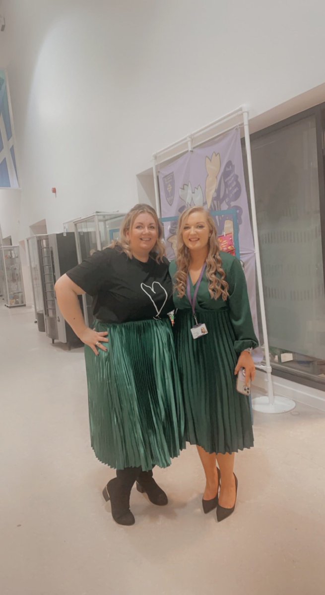 BusEd_CompSTJ's tweet image. Matching outfits with @SJA_DET at our Winter Ball Tonight ❄️ Well done to everyone involved in organising the evening 😊 @st_johnsacademy