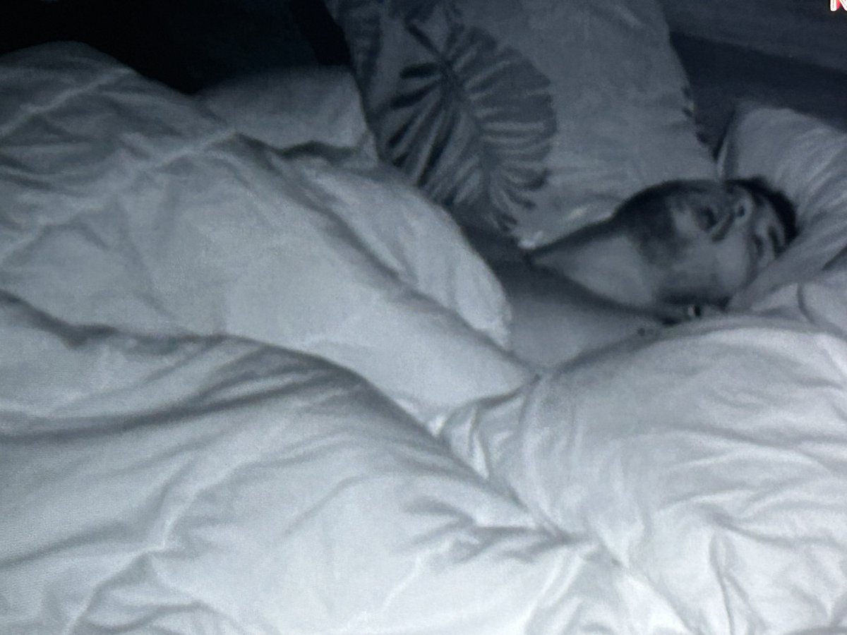 Cuando se te sube el gemelo durmiendo  #LaIslaDeLasTentaciones11