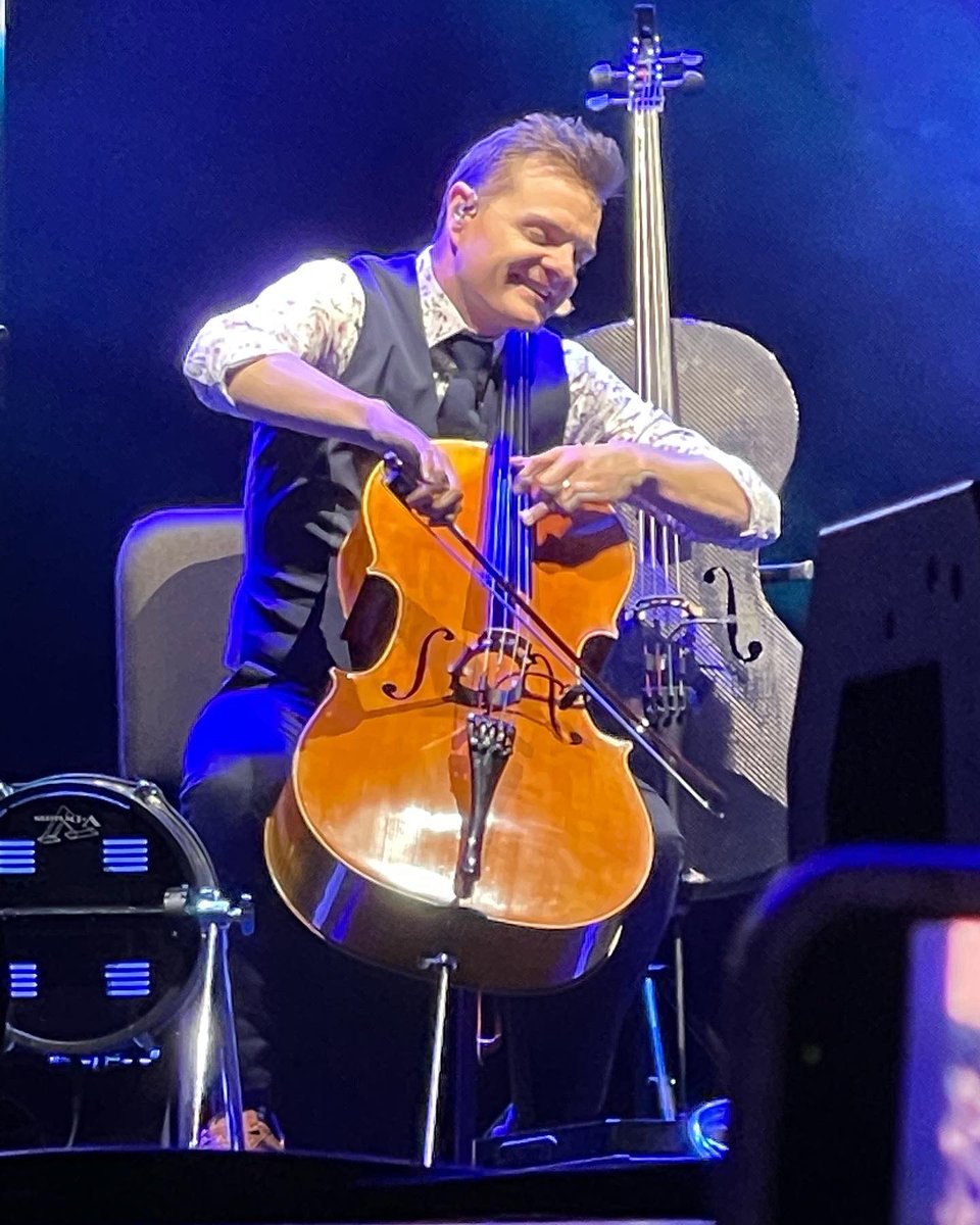 WrightTravels's tweet photo. Had some of the best seats in the house last night & it was hands down top 3 #concerts ever been to. These two gentleman, if you love #music, are a must see! We will definitely be seeing them in more places to come! #wherefantasyhappens #travel #thepianoguys #trueentertainment https://t.co/8m7EUwlX56