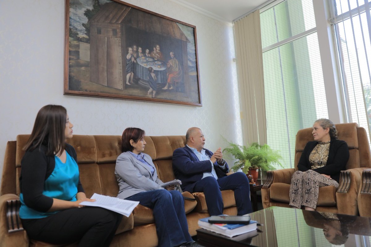 Dialogamos con Raúl Placencia, promotor turístico peruano de la Organización #CalidadDeVidaInternacional para la transferencia de información y proyectos que podrían aplicar en el vecino país, ya que #Loja es tomada como ejemplo por tener alta demanda como destino turístico.