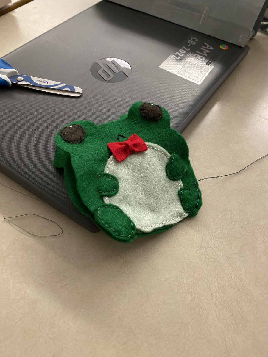 mswadia's tweet photo. I had so much fun teaching my #grade8students how to sew by hand. π§΅ πͺ‘ Here are a few of my Ss working away, creating small stuffies for their next art project. I am proud of their work! π₯°@AgnesMacphailPS @LC3_TDSB https://t.co/TsxP2yqHYA