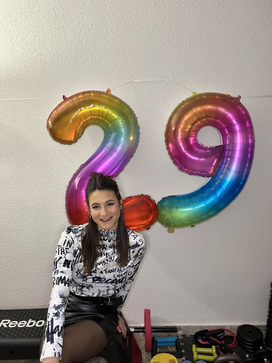 MariaCliSe's tweet photo. 1st of december 🎂🎈 https://t.co/aEtv1lFjqP