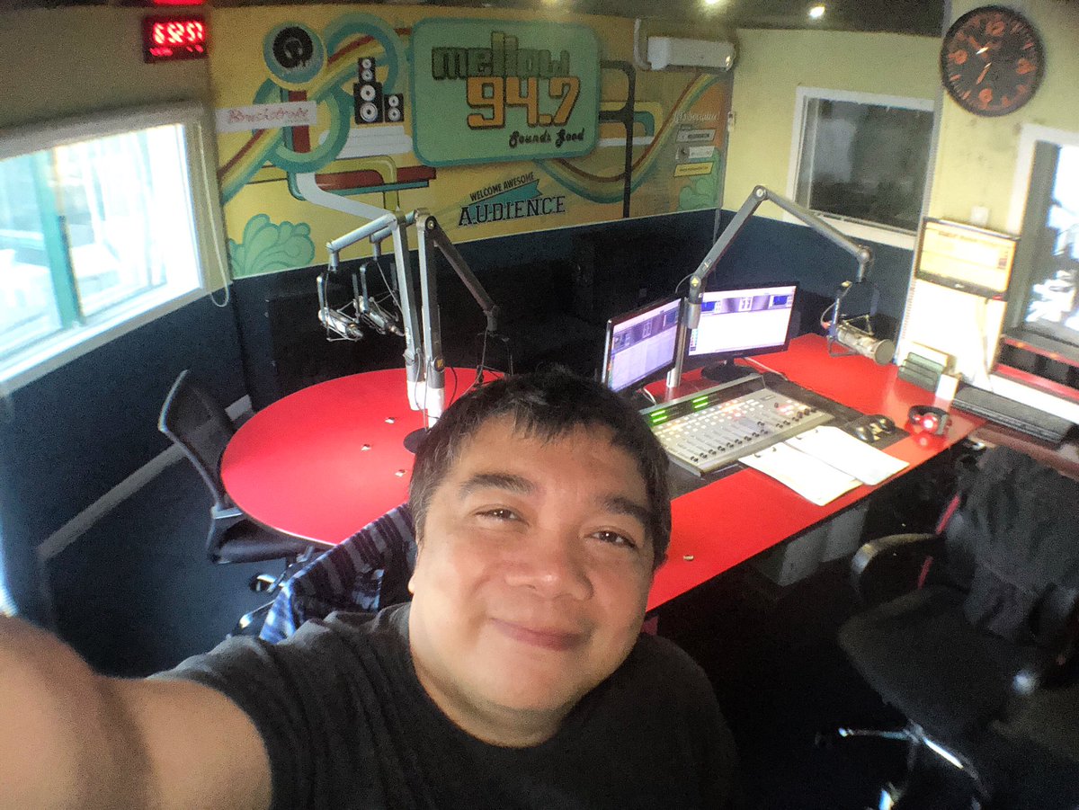 neilonradio's tweet photo. #goodmorning 🙂 we made it to our well earned #friday! ☺️ 

tune  in 📻 or listen on https://t.co/y4sZKQx4lm #AllHits #Mellow947 #KarrotsScarletNeil #theawesomewakeupshow #radiolife #manilaradio #fmradio #radiofam #morningradio #morningradioshow #newnormal #covid19 https://t.co/JkaQY0nHuI