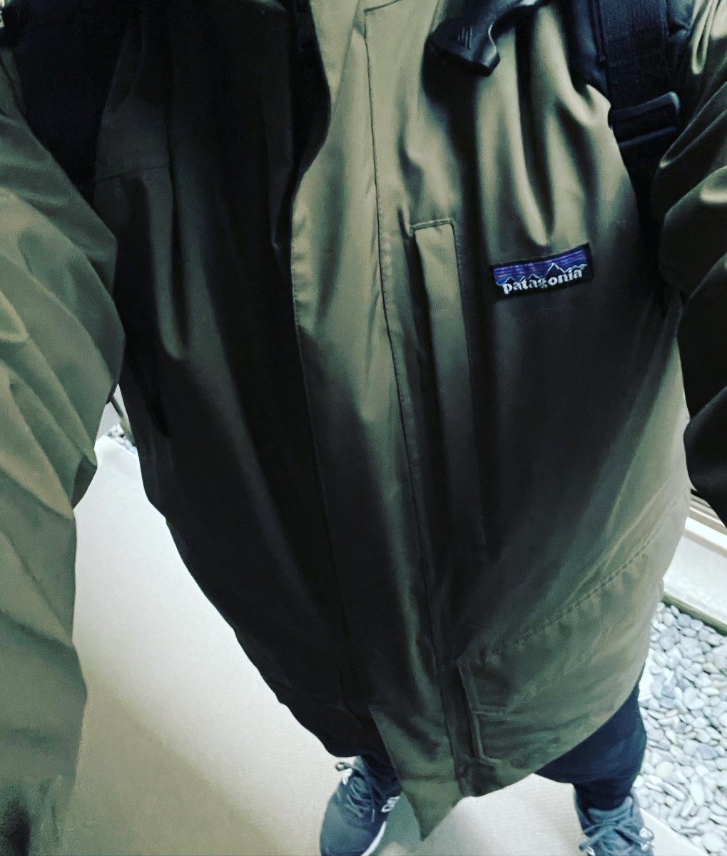 pakusako's tweet photo. 日本すごかった!
昨日の酔いも残ってますが…
良い試合が見れたので
興奮醒めやらぬまま出勤してきます😆
おはようございます☁️
#ニューバランス
#newbalance
#CM1700JC
#CM1700
#パタゴニア
#patagonia
#waisttotoe https://t.co/cs3gcogcqC