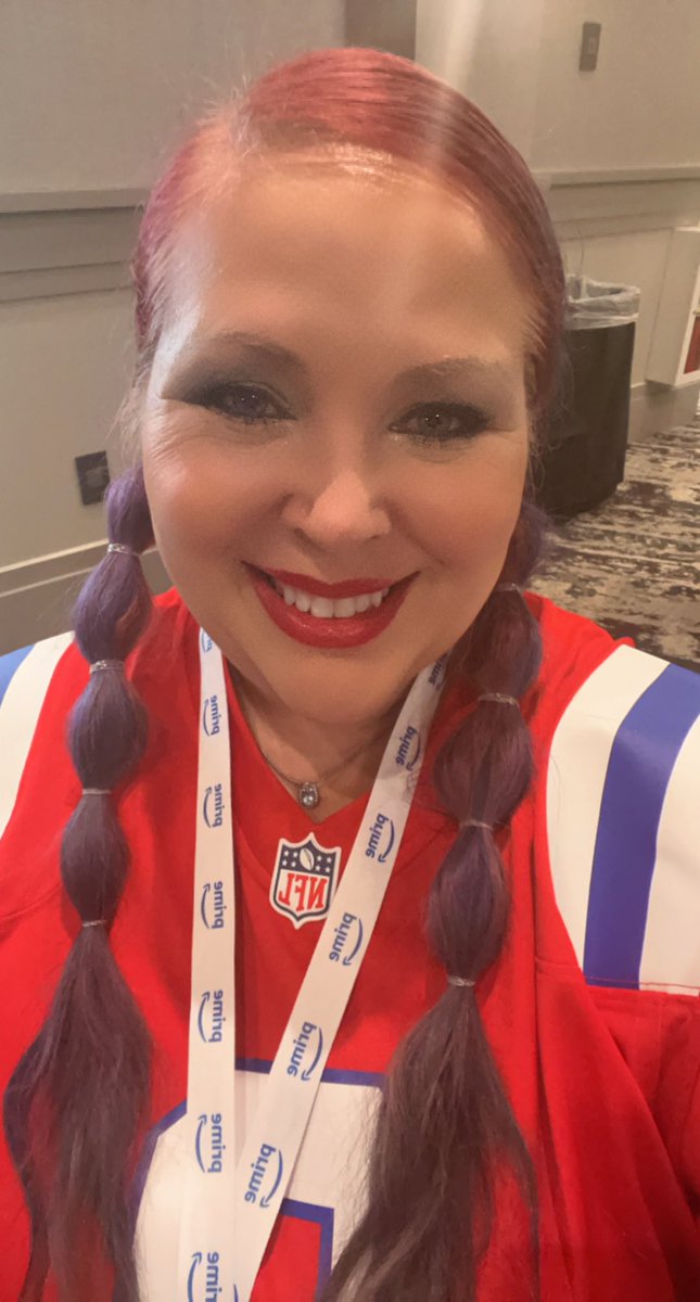 RadioMelissa's tweet photo. Enjoying an on field @Patriots experience tonight thanks to @NFLonPrime @PrimeVideo #PrimeHasPerks https://t.co/jvfr36TxVO