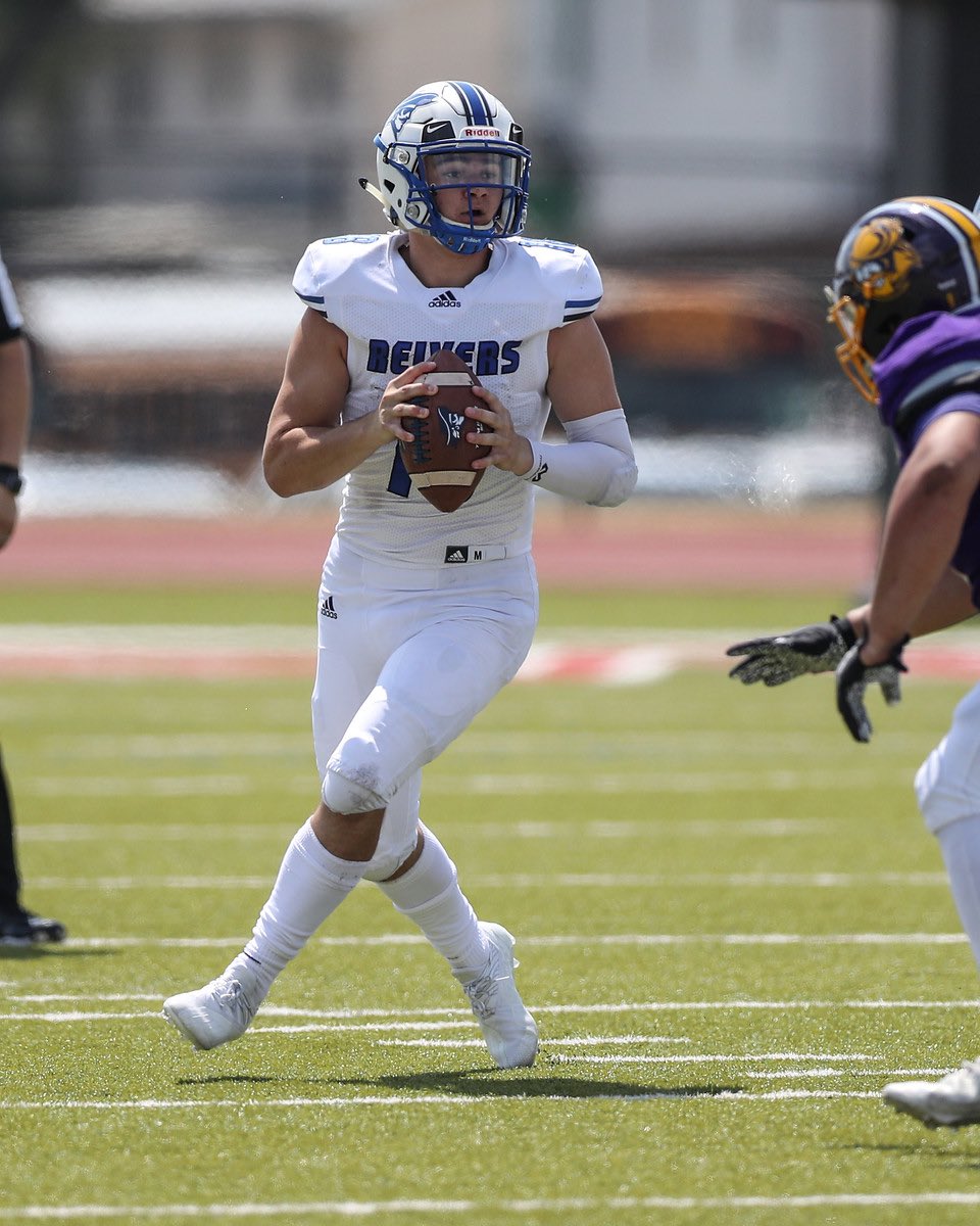-NJCAA National Player Of The Year 
-NJCAA First Team All-American
-NJCAA Offensive Player Of The Year
-ICCAC Conference Player Of The Year
-First Team All-Conference 
-3,958 career yards &amp; 41 Touchdowns (Both 2nd in School History)
-3 years left. Film ⬇️
hudl.com/video/3/125355…