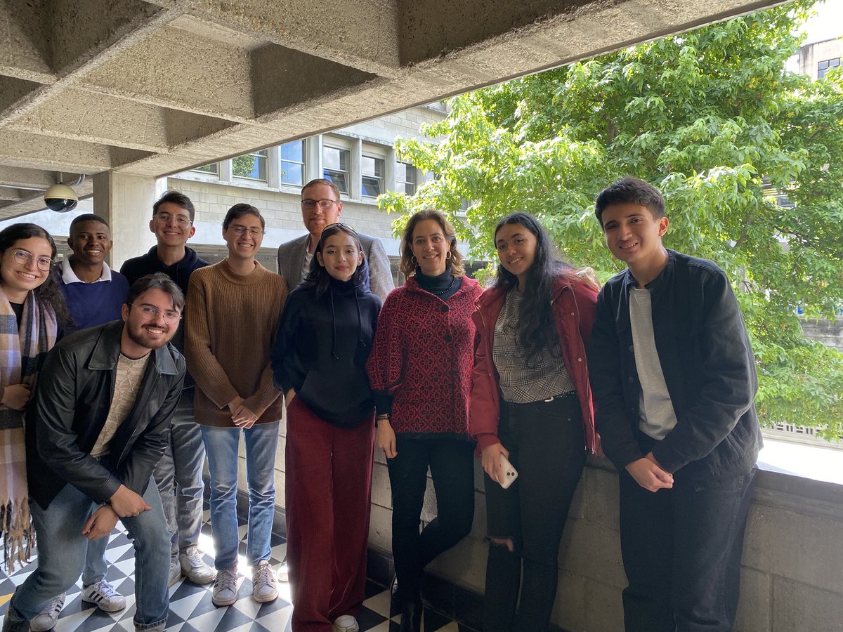 LauraWillsO's tweet photo. Cierre del Semillero de Partidos Políticos y Elecciones. Este maravilloso grupo de estudiantes, hizo un trabajo increíble de recolección de información sobre ideología e identidad en los partidos. Gracias especiales a @STorresPaz  y a Nicolás Cabra por su liderazgo! @CPolUniandes https://t.co/wCgdXIxl7R