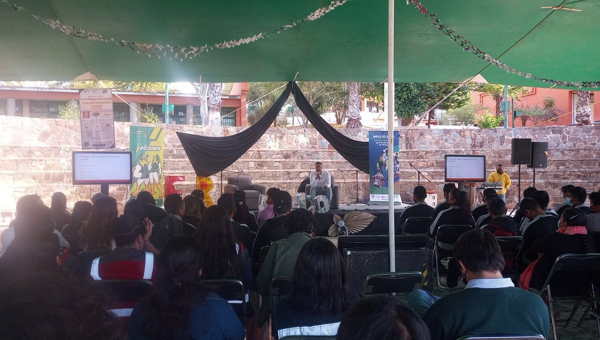 1ra Expo-feria de Energías Renovables 2022, iniciativa del Grupo ER1001.
Generando vinculación con los bachilleratos, los emprendedores en las energías renovables y en busca de espacios de inserción laboral para futuros egresados. 👍