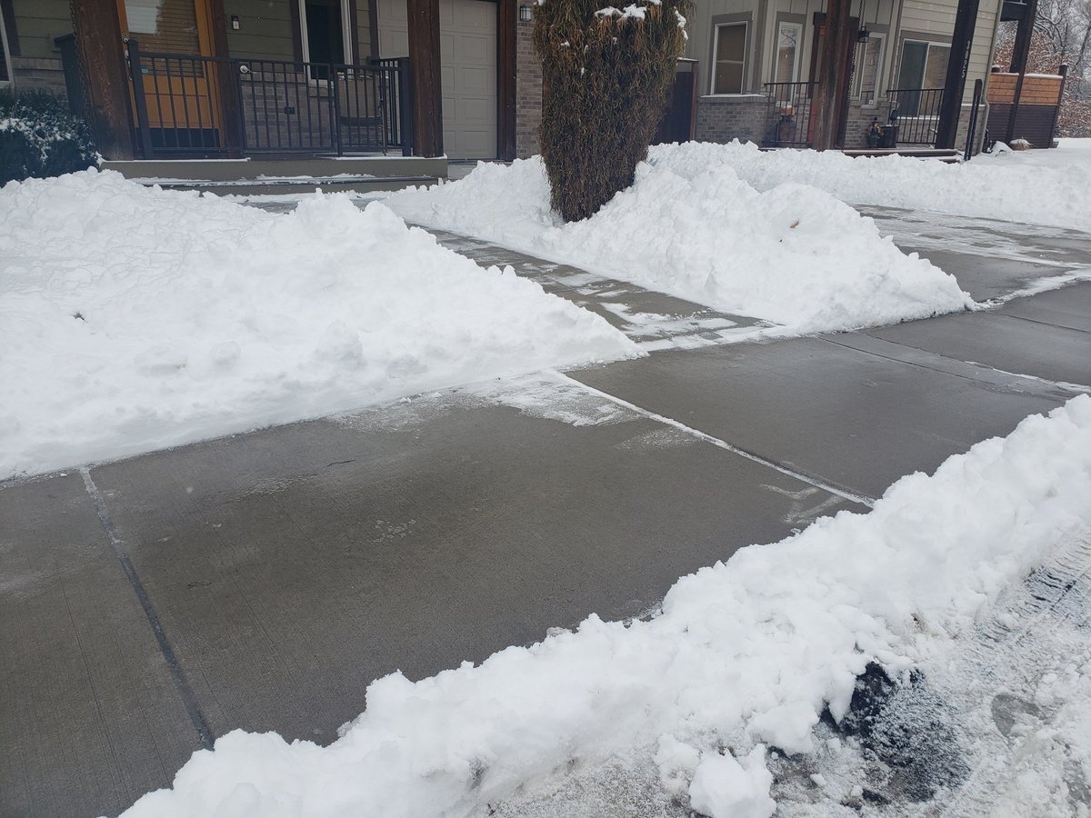 MarkHeyka's tweet photo. Does anyone else hate shoveling snow, ha!? If you shovel for me I'll treat you with a bundt cake and coffee! I offered this to @_AngelaMarshall . @NWSMissoula @NWSGreatFalls @NWSGlasgow  #mtwx #missoula #snow https://t.co/DktYpaPNeS