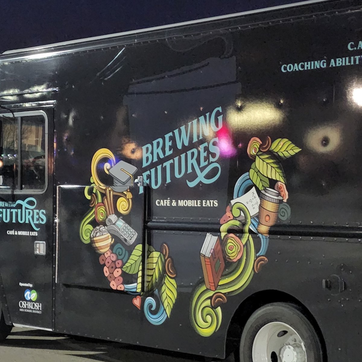jmae316's tweet photo. The Brewing Futures truck is ready for the Oshkosh Holiday Parade. https://t.co/LJBjYZ03Ac