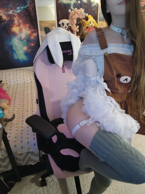 I'm such a cute little bear 🐻 Would you cuddle with me? 😗 https://t.co/d9UrKLEzZj