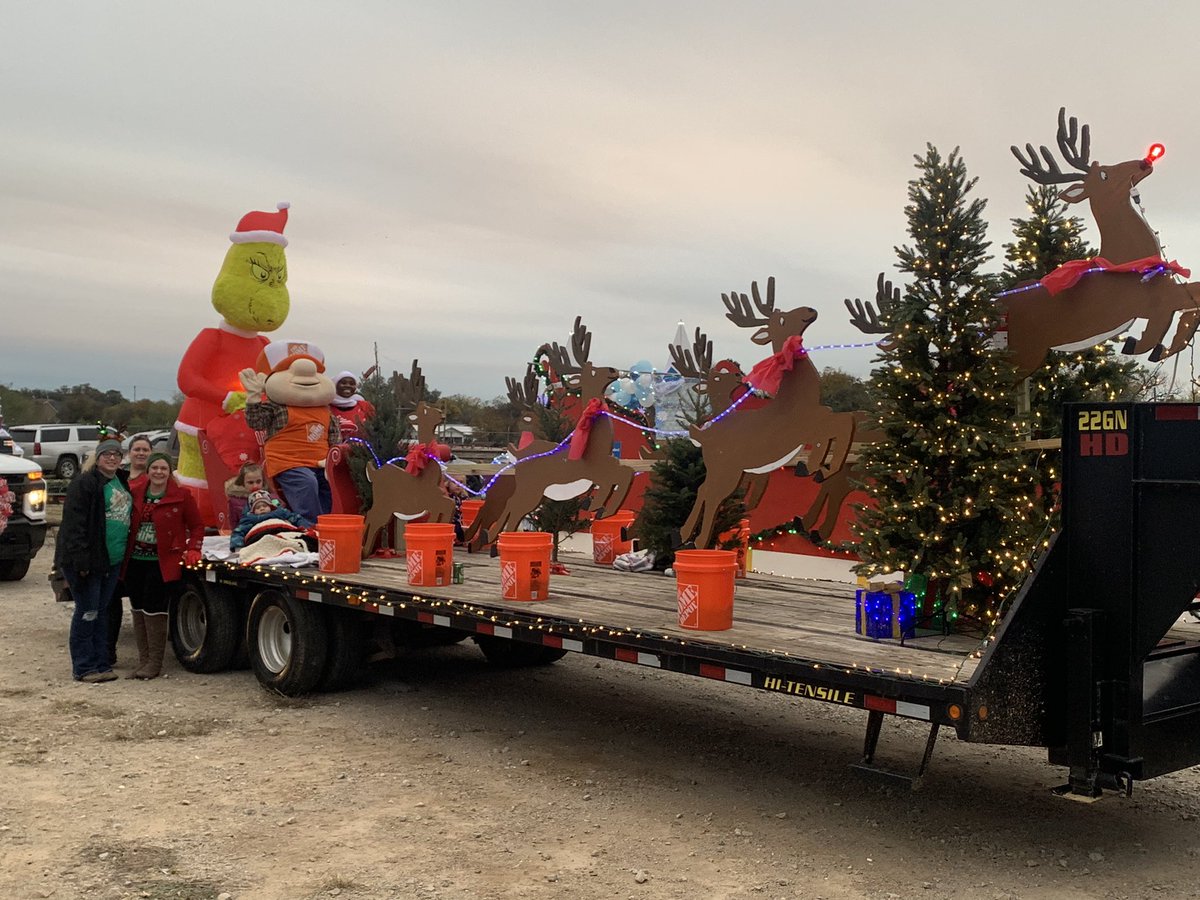 Brownwood TX Home Depot is rocking ready for parade of lights.   Look Homer joined us for the fun!