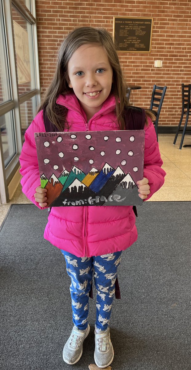 MrsLoucksWY_ART's tweet photo. My teaching day starts on the bus ramp — today was a cold one!  But, it warmed my ❤️ as I was greeted with a GIFT from a talented 4th grader!  She couldn’t wait till class in the afternoon to give it to me. #wyproud #wyart #trimmerart #awesomestARTsHERE @wyasdblue https://t.co/qBfL29ilnZ