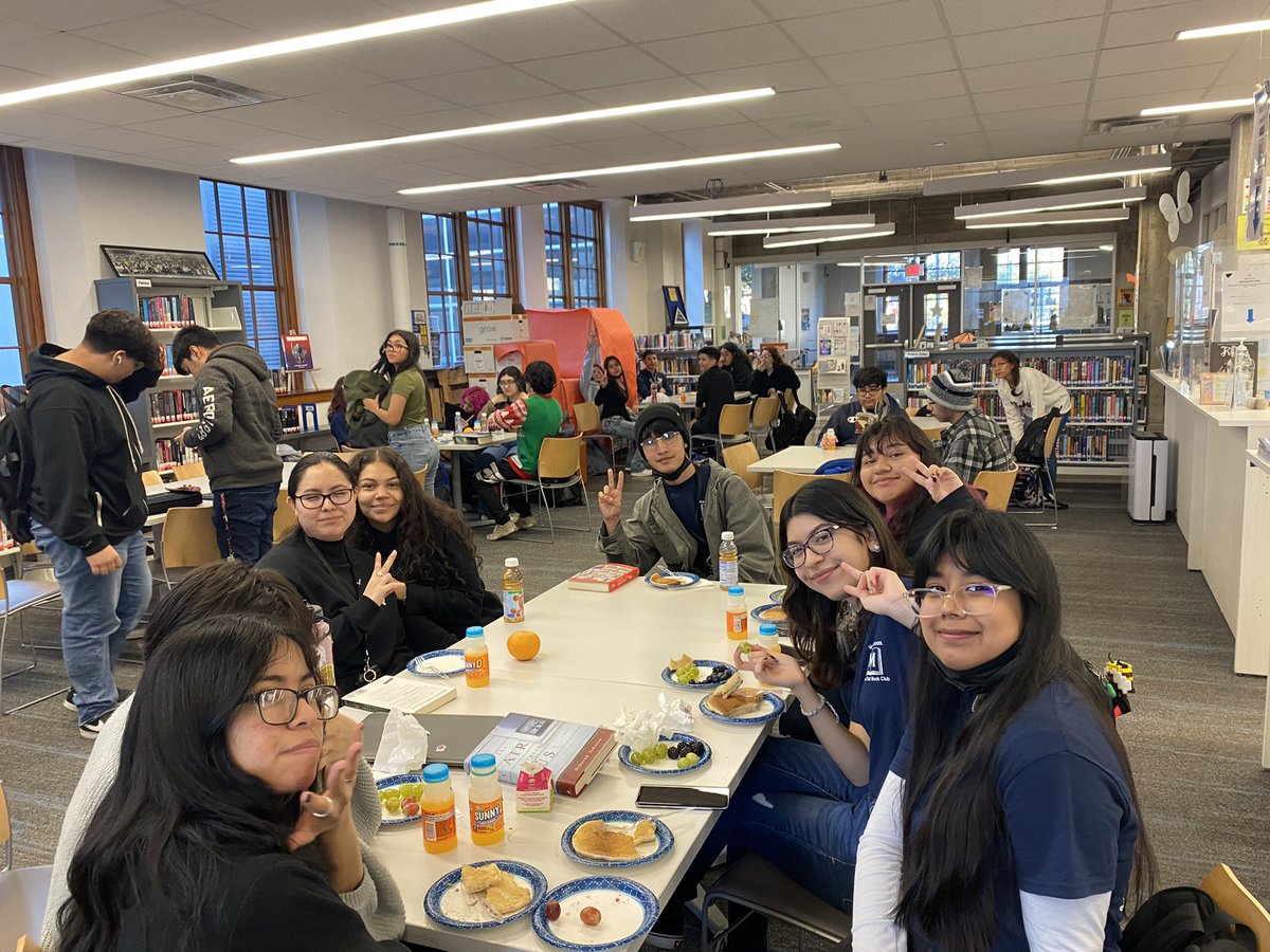 milbylibrary's tweet photo. When you give kids books, they will receive more books (and pancakes!) for breakfast! When you give them books for breakfast, their love for reading grows even more! Congrats to all our Top Readers! #milbyreads #BooksforBreakfast #AnnualReaderCelebration https://t.co/2TNHype1ZY