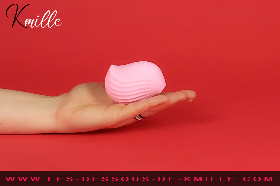 kmille_love's tweet photo. Je teste le stimulateur de clitoris Obii, de @biird_co 😋

A découvrir sur #LDDK 🤓
➡️ https://t.co/koOBK9Dkdo

Bon lecture à tou·te·s😘
Merci #biird &amp; @anonymagence

Si tu aimes ce que je propose pense à #RT, mercii 😍
#Kmille #NGOT #guildeducul #libido #sexytime #sexualhealth https://t.co/4r6RWgETkn