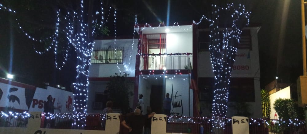 Así va quedando la sede de nuestro <a href="/PartidoPSUV/">PSUV</a> en Carabobo hoy 01 de Diciembre. Mañana arranca nuestro bazar navideño. En Carabobo seguimos desplegados junto a nuestra militancia. <a href="/dcabellor/">Diosdado Cabello R</a> <a href="/rodbexa/">Rodbexa</a>