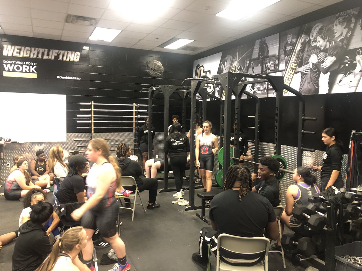 The ladies picked up another W tonight in both Olympic &amp; Traditional by defeating a very talented @Broncos_Sports squad (Olympic - 50-40) &amp; (Trad 48-42). Takes us to 3-0 in the season ⚔️💪🏼 <a href="/ivylgunn_/">Ivy Gunn</a>  &amp; Lily Auble @OakleafHigh <a href="/Oakleaf_Ath/">Oakleaf HS Athletics #KnightNation</a> <a href="/ClayTodaySports/">Randy T Lefko</a>