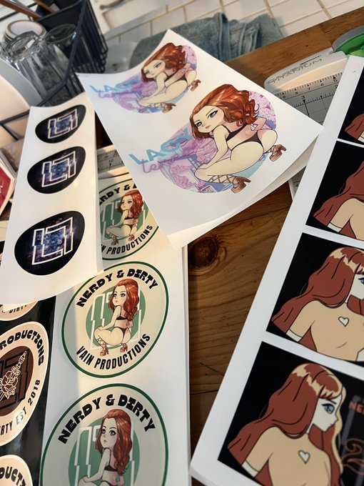 I love making my own merch 😍&hearts;️  You guys are going to LOVE your packages!!!! https://t.co/6q3ZzdgX6Y