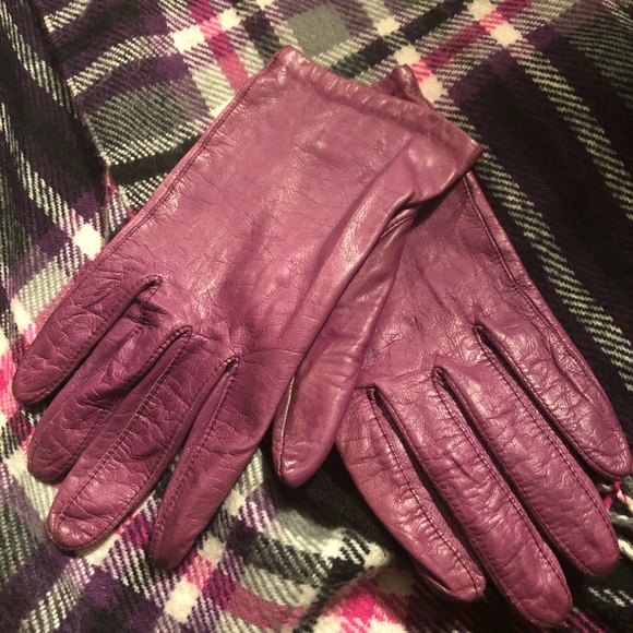 So good I had to share! Check out all the items I'm loving on <a href="/Poshmarkapp/">Poshmark</a> from <a href="/kim_jones76/">Kim Jones</a> #poshmark #fashion #style #shopmycloset #michaelkors #newdirections #vintage: posh.mk/Xj5FXq5Bxtb