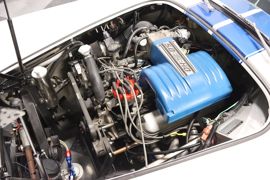 streetsidecars's tweet photo. This 1965 #Shelby #Cobra Factory Five features a 5.0L HO V8 teamed with a 5-speed manual transmission.

Link: https://t.co/MPzNMYTgrm

#musclecar #vintagecar #shelbycobra #classicshelby #vintagecobra #vintageshelby #classiccobra #factoryfive #cobrafactoryfive #V8 #factory5 https://t.co/R6MD93MA1F