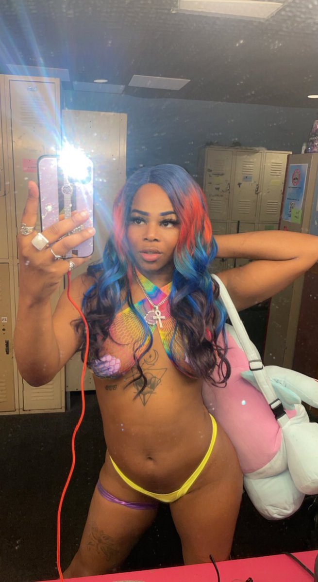 TheRealMOESHA's tweet photo. Some type of unicorn rainbow mermaid  slut 😝 https://t.co/5M26xouhR6