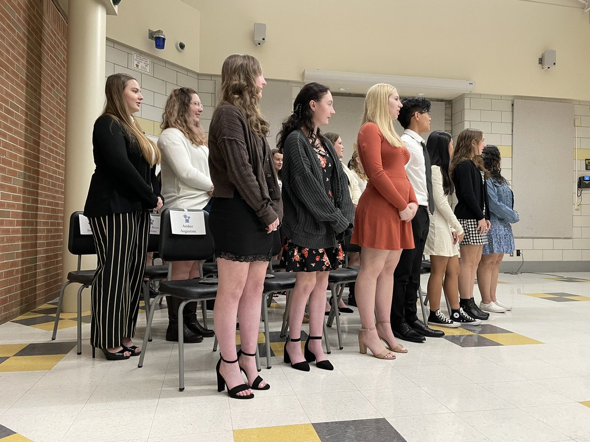 loch_ms's tweet photo. Congrats to the Math National honor society inductees!!! @MarkRuzbarsky @jlawadvocate https://t.co/zUMmzvZ257