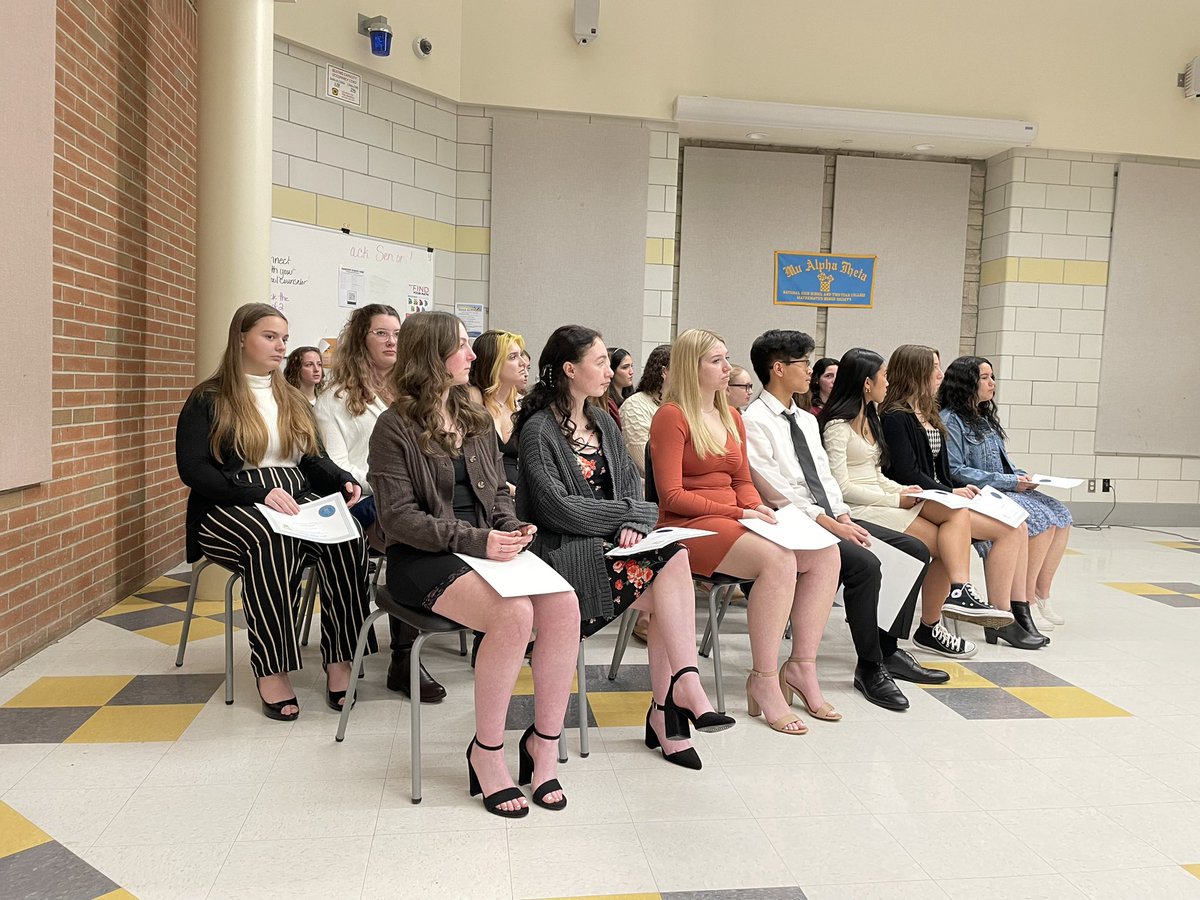 loch_ms's tweet photo. Congrats to the Math National honor society inductees!!! @MarkRuzbarsky @jlawadvocate https://t.co/zUMmzvZ257