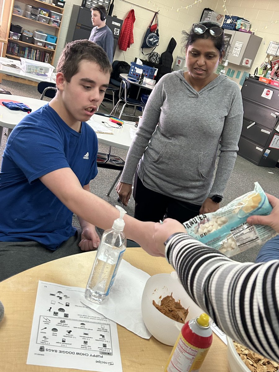MrsStOnge's tweet photo. Today we made an allergy friendly childhood staple of mine. #puppychow #n2yrecipes #nutfree #gelatinfree #teachlovecoffee #lifeskills #cookingintheclassroom #onthursdayswecook #links #highschoolstudentteacher https://t.co/JqEBOMiFUv