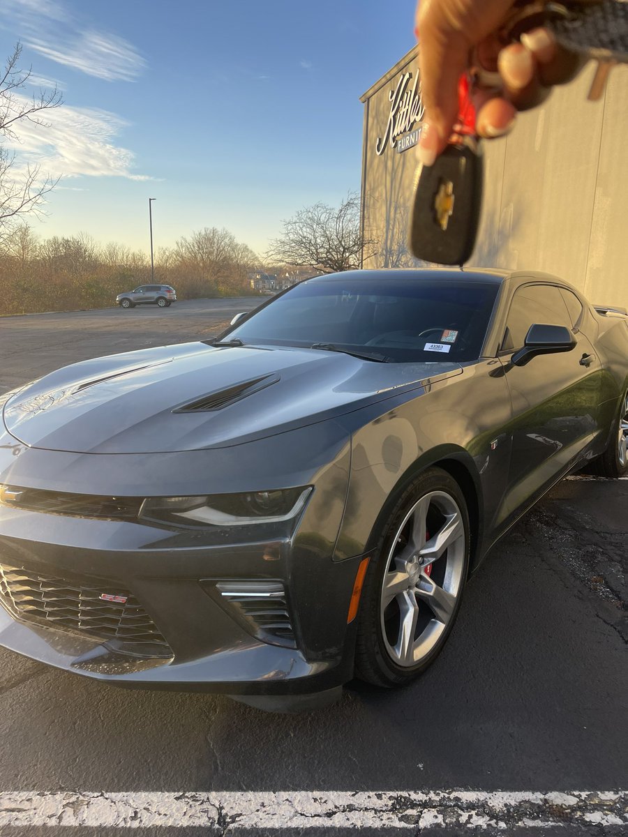 lovelykayla2x's tweet photo. Let your accomplishments speak for itself💞🚙 #newcar #camaro https://t.co/swNgDBVY73