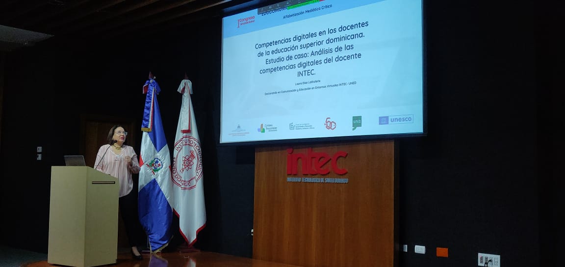 Laurady's tweet photo. Mi ponencia en el primer CONGRESO DE EDUCOMUNICACIÓN, en el INTEC. https://t.co/ZeWHr8ZaSr