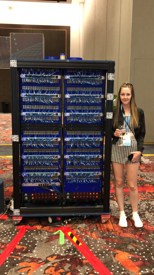 scrumtuous's tweet photo. The amazing Chris Bensen (@chrisbensen) ladies and gentleman!
🥳🎈🙌🎉🎊
Follow him! He builds crazy things!
Plus, I kinda stole like 5000 followers from him at #JavaOne and #OracleWorld this year, so I feel guilty. 😊
Follow him: @chrisbensen https://t.co/CRQBtesXWs