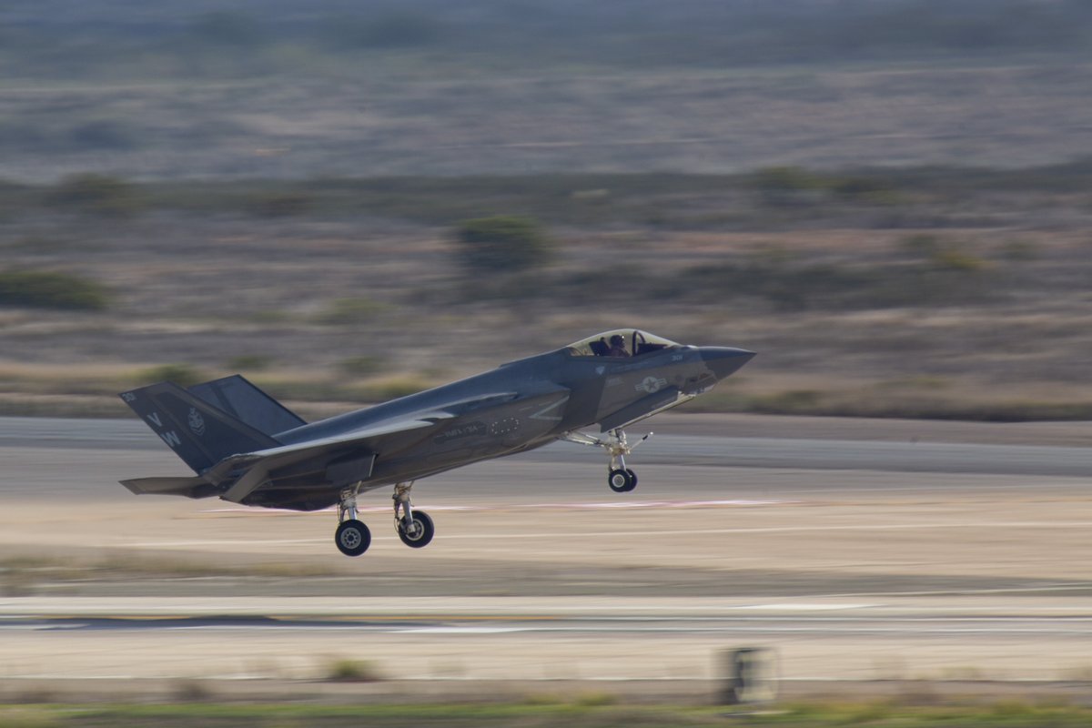 3rdmaw's tweet photo. #F35CLightningIIs from #VMFA314 completed a #transPacific flight from San Diego to Honolulu refueling along the way via #KC130JSuperHercules from #VMGR352. #3rdMAW flew over 2200 nautical miles and are the first Marine Corps F-35Cs to operate out of Hawaii. https://t.co/qDj2aEGHNC