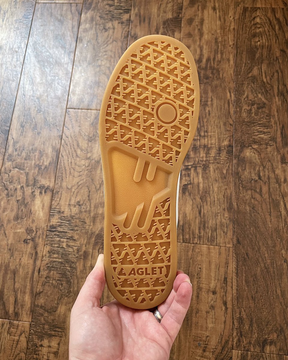 👟👀 <a href="/AgletApp/">Aglet</a> 

First time designing an outsole tread, I’m pretty happy with this! 👌🏻