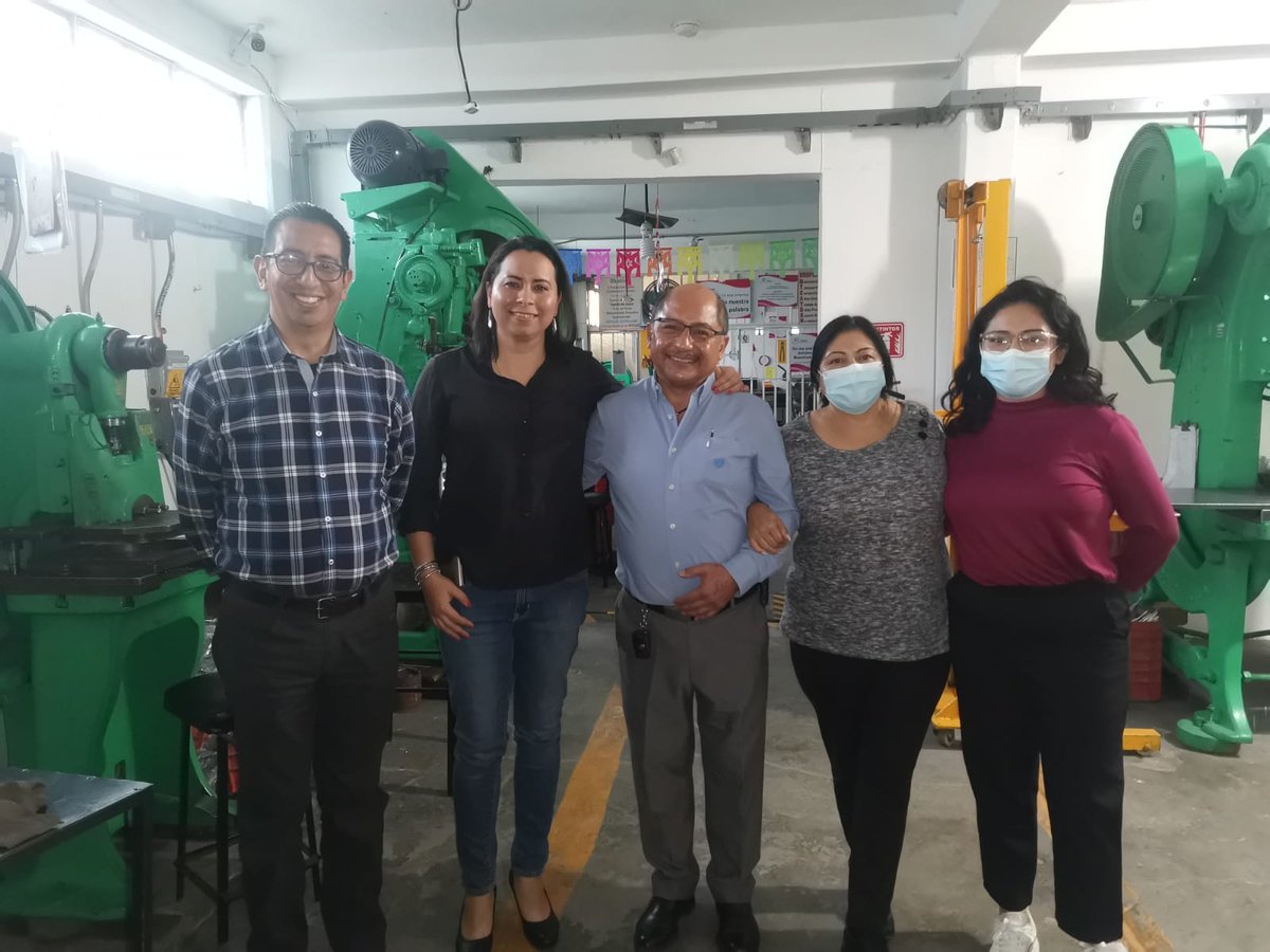 COMCE_Sur's tweet image. Ésta tarde, la  directora  @JosefinaLombard  visitó a nuestros clientes  #AMSE SA, empresa familiar con más de 70 años  de  producción de utensilios elaborados a base de metal, abasteciendo al mercado nacional. Analizamos el potencial exportador y nuevos mercados. @ComceOficial