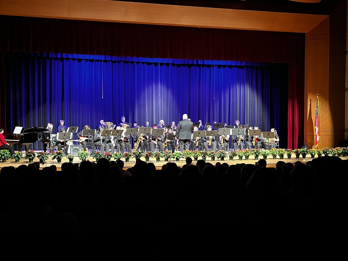 GoGenerals2005's tweet image. Our talented HMS Jazz Band put on an amazing holiday concert tonight! We are so proud of our Generals and their fearless leader Mr. Miller! 🎶 👏🏻⭐️