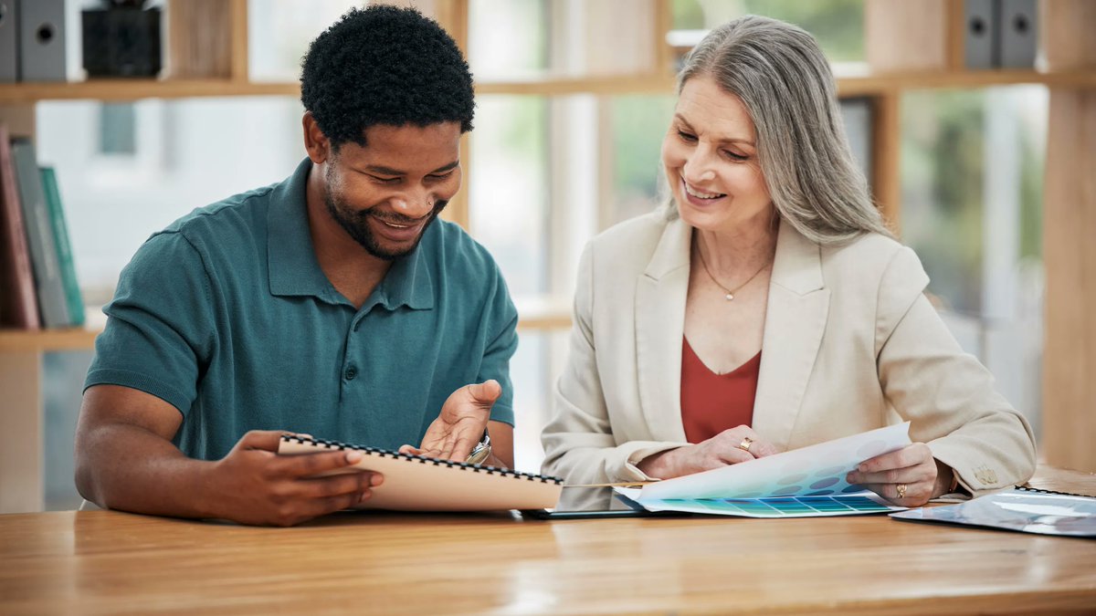 With this coaching relationship, hierarchy doesn’t matter—it’s all about school leader colleagues supporting each other for professional growth. Collegial Coaching for Mutual Benefit by <a href="/ErinAxelsen/">Dr. Erin Axelsen</a> / <a href="/edutopia/">edutopia</a> buff.ly/3Vr5qEz