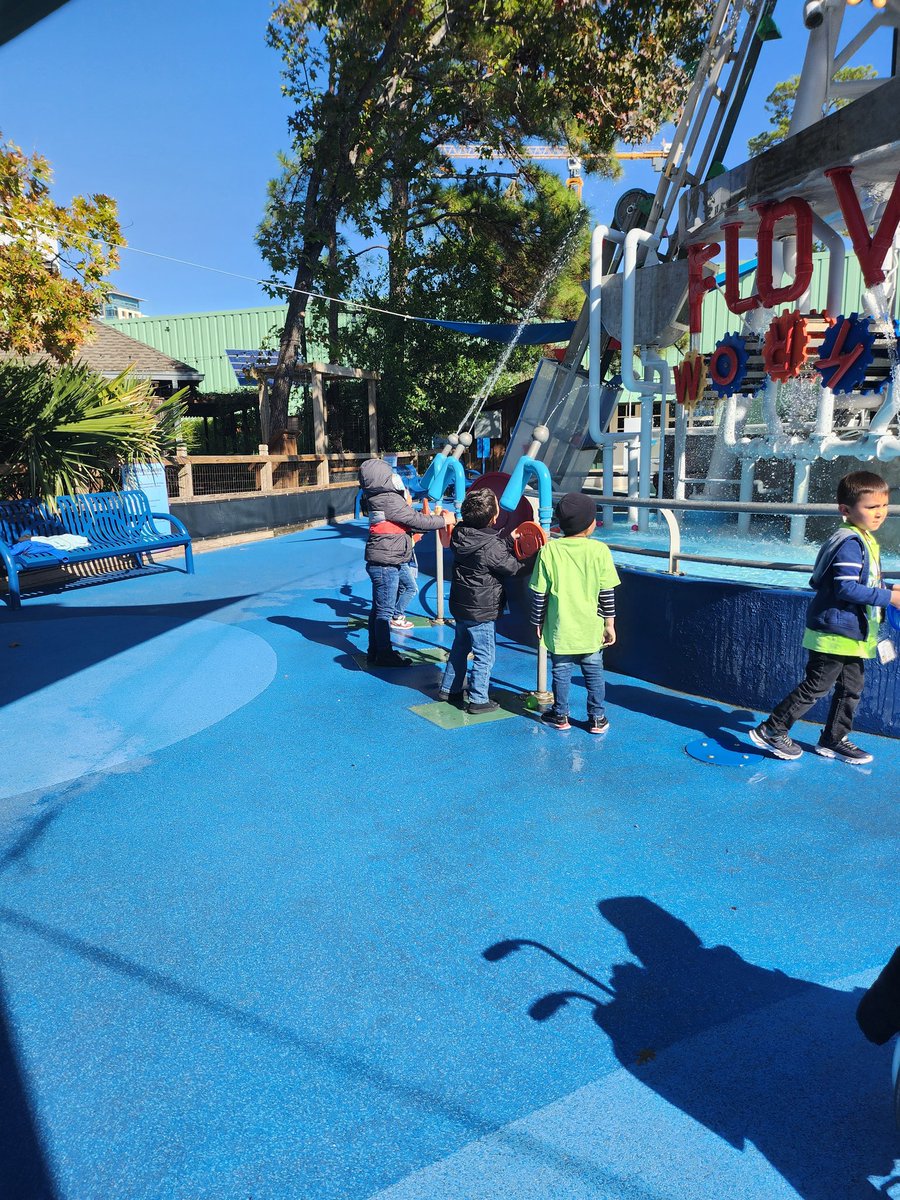Bucket list:My first ever field trip as a teacher ✅️
I was so excited and proud of my babies 👶 💗  they did so well and were happy to be out in the field. One of them said "this is the best day ever!" These moments will forever live in my heart ❤️. <a href="/cmhouston/">Children's Museum Houston</a> @YESPrep #Kinder