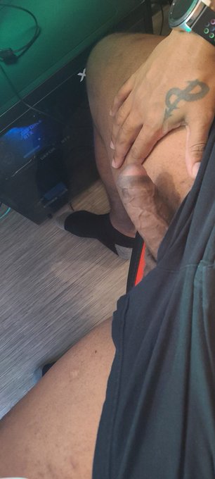 Who wants to be down here while I game?? 😈 https://t.co/VLUIw0QnuX<a href="/tag/findom"class="tags"><span>#findom</span></a><a href="/tag/cashmaster"class="tags"><span>#cashmaster</span></a><a href="/tag/cashfag"class="tags"><span>#cashfag</span></a>