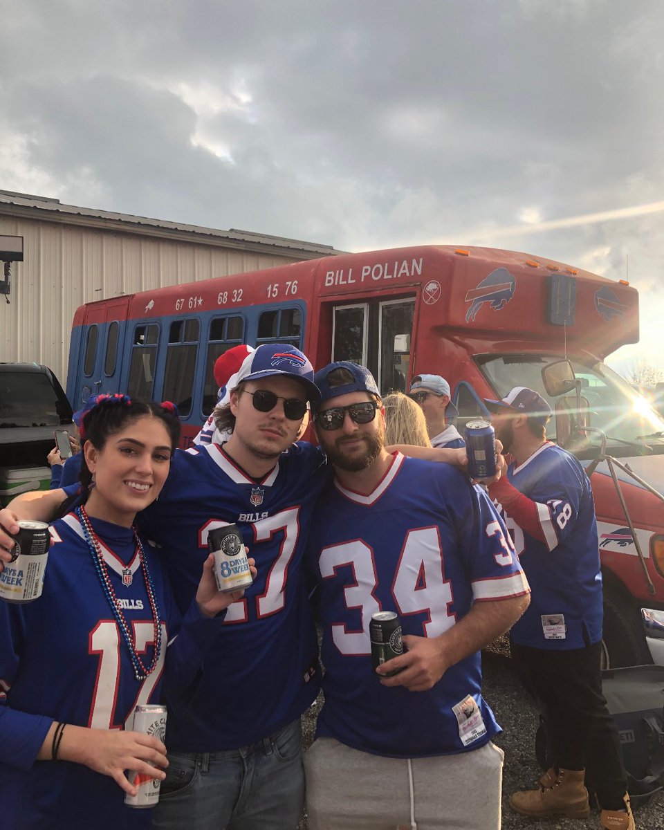 stbcbeer's tweet photo. ⚡ Let's Go Buffalo ⚡ Who is ready for the game tonight?! We know who we are pulling for in this rivalry game and we know what we'll be drinking. Do you have your tailgate essentials?
#bringtheflavor #overpackd #letsgobuffalo https://t.co/tD25LAMU0T