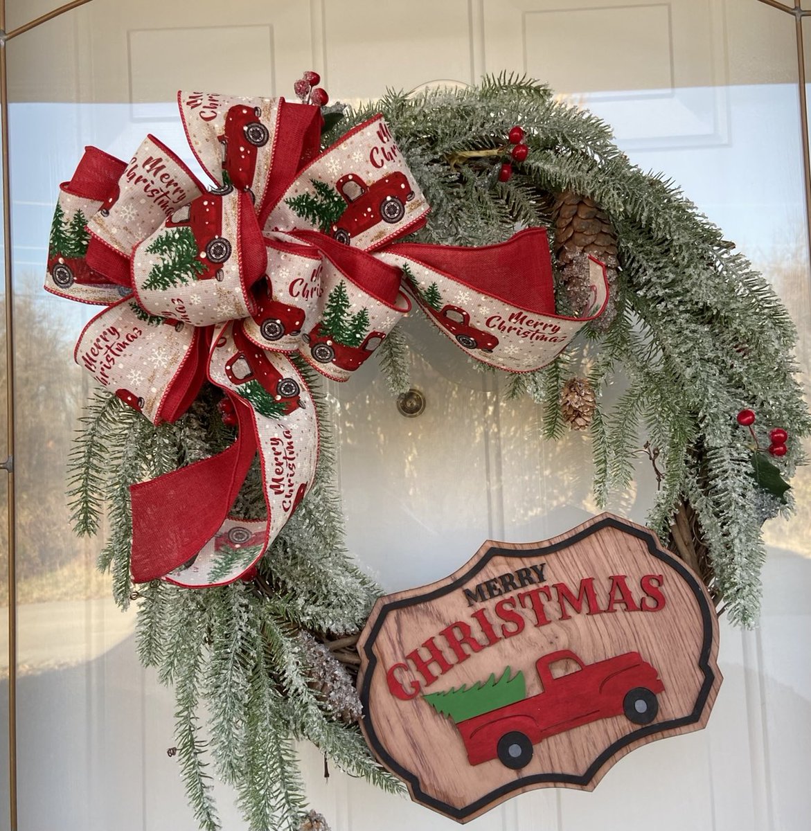 sonya_cam's tweet photo. Last night’s craft… a new wreath for my front door. Now it is looking festive at my house https://t.co/elaUXP8NOD