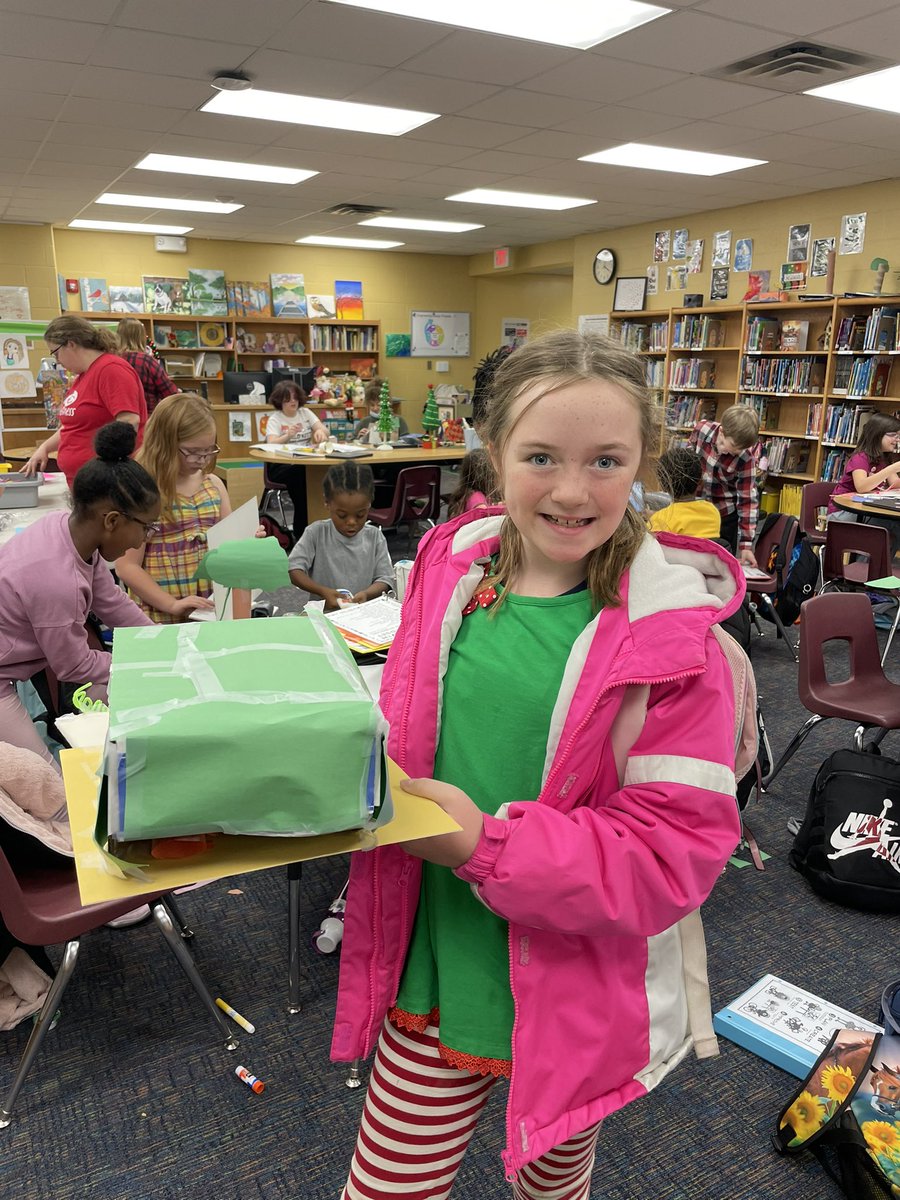 emilhollin's tweet photo. STEM Club fun! Perseverance and grit! #JCSchoolsChampions #thorpegordon https://t.co/7h9Nz3cHzH