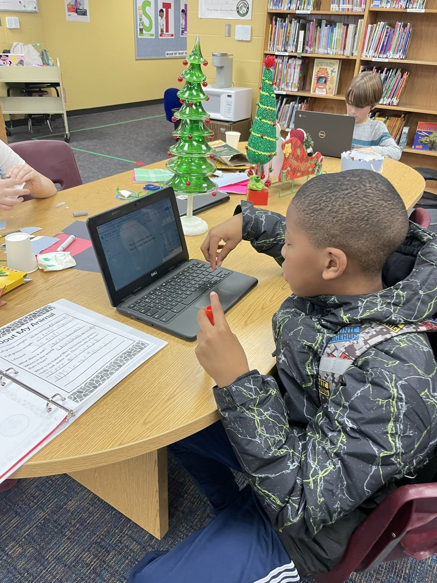 emilhollin's tweet photo. STEM Club fun! Perseverance and grit! #JCSchoolsChampions #thorpegordon https://t.co/7h9Nz3cHzH