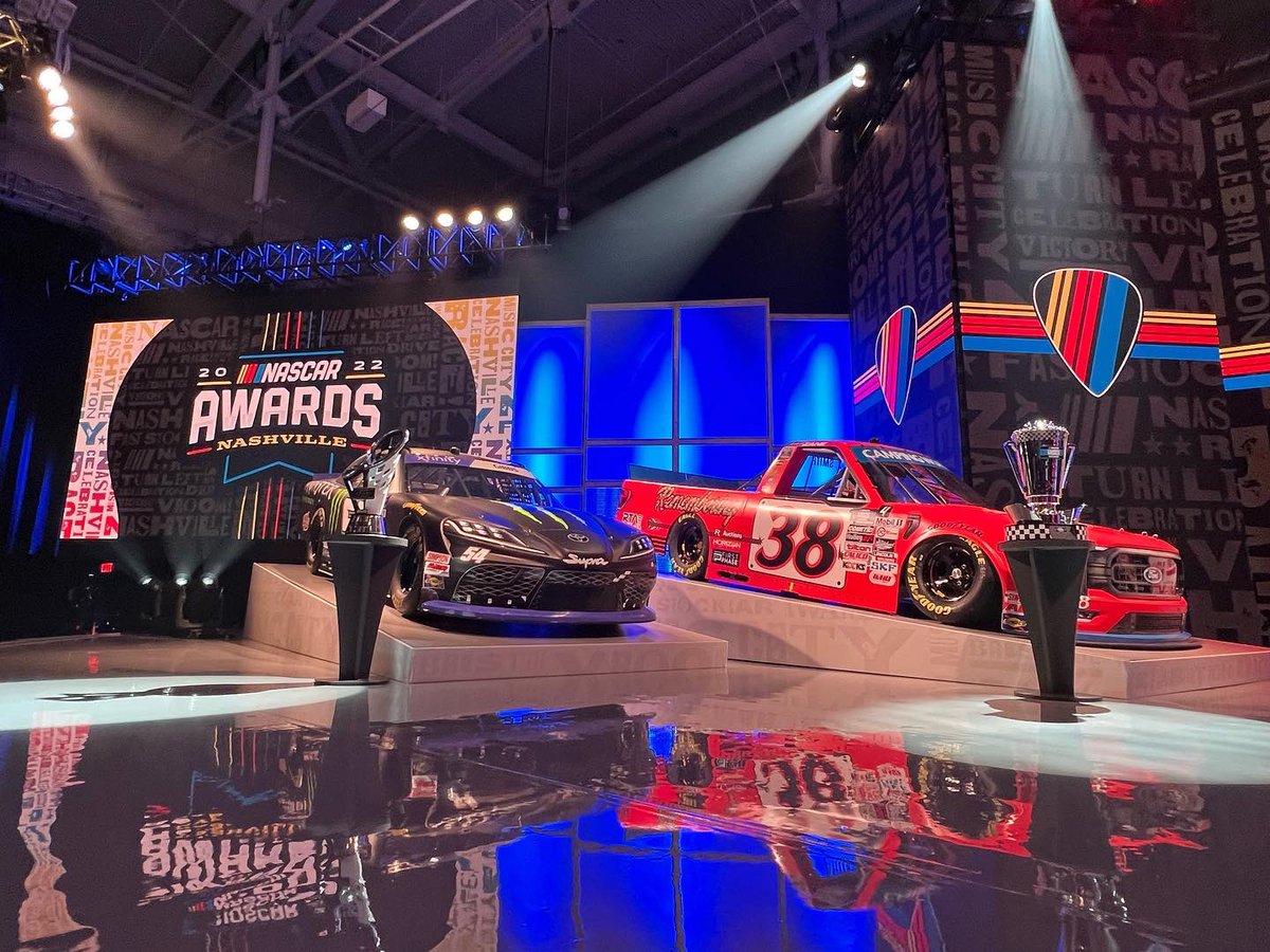 Horizon_Hobby's tweet photo. We’re here at the 2022 @NASCAR Awards celebrating @zanesmith77 and @Team_FRM win of the Camping World Truck Series Championship! So cool to see the Horizon Hobby logo up on stage!
•
#horizonhobby #teamfrm #frontrowmotorsports #nascar #arrmarc https://t.co/PcibEMFiuT