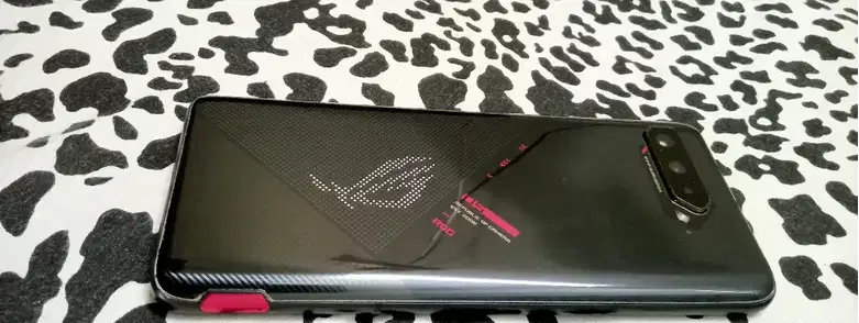 drgyroYt's tweet photo. @redmagicgaming #REDMAGIC7SPro Rog 5 worse gaming phone i already burn 2 motherboard now after warranty out. It burns gyroscope ic (ICM-40608) while i was playing apex, now i Can't play any fps game + no inbuilt cooler which make using cooler too heavy 4 gyro aiming #REDMAGICGRANTMYWISH https://t.co/cjhtVP0bCj