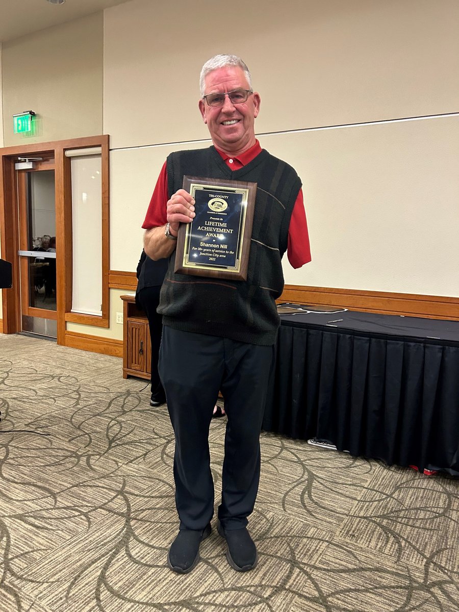 Congratulations to Shannon Nill on receiving the Tri-County Chamber of Commerce Lifetime Achievement Award! Over thirty years of service to the Junction City Community!