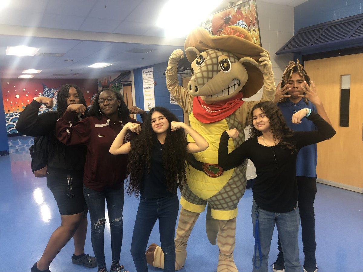 ConnistonMiddle's tweet photo. Thank you to @texasroadhouse on 441 & Southern for coming out and supporting @ConnistonMiddle #ChoiceOpenHouse! Come support us and join us for dinner on 12/6 from 4-10pm @texasroadhouse and say you are with #Conniston! https://t.co/mAcGkL1Pfw